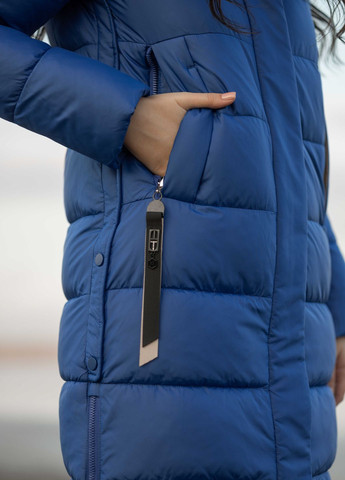 Синє зимнє Жіноче зимове довге пальто електрик 30682 Fodarlloy