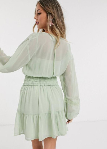 Світло-зелена шавлієво-зелена коротка приталена сукня з мереживом та збірною талією design Asos