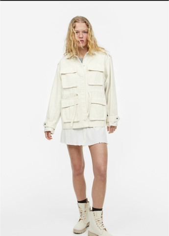 Біла демісезонна жіноча куртка джинсова з поясом (55622) 34 біла H&M