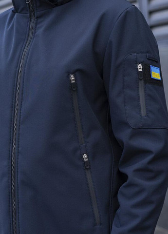 Темно-синяя демисезонная теплая повседневная куртка с soft shell Vakko