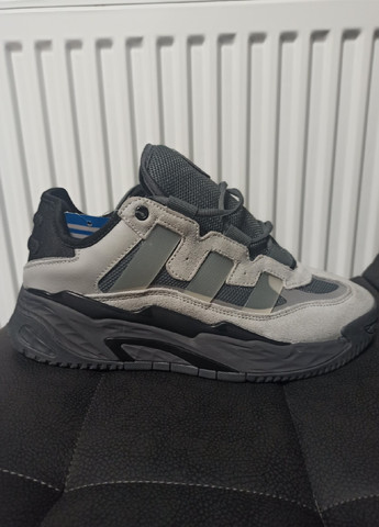 Сірі кросівки adidas No Brand Niteball