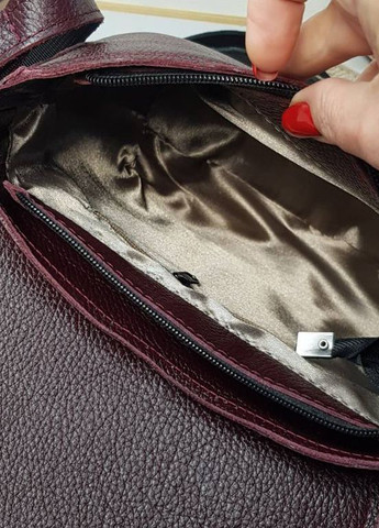 Бордова жіноча шкіряна сумка через плече, молодіжна овальна сумочка з натуральної шкіри Serebro (266623591)