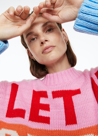 Розовый демисезонный жаккардовый свитер джемпер H&M