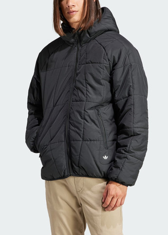 Черная демисезонная куртка adventure quilted puffer adidas