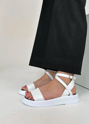 Белые босоножки Vakko с ремешком