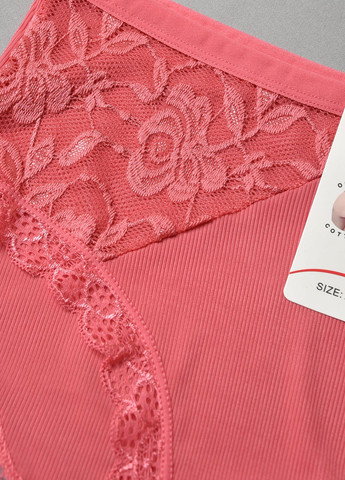 Труси жіночі напівбатальні з гіпюровою вставкою малинового кольору Let's Shop (277925709)