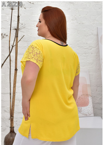 Світло-жовта літня жіноча літня футболка великого розміру SK