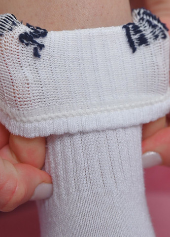 Шкарпетки жіночі високі білого кольору розмір 36-40 Let's Shop (273176817)