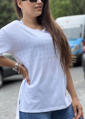 Біла літня футболка жіноча білого кольору з прикасами Let's Shop