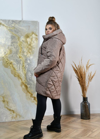 Бежева женская теплая курточка цвет бежевй р.54 445899 New Trend