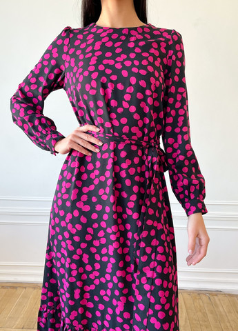 Фуксиновое (цвета Фуксия) кэжуал платье миди клеш, колокол BeART с абстрактным узором