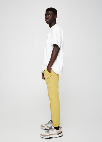 Светло-желтые брюки Pull & Bear