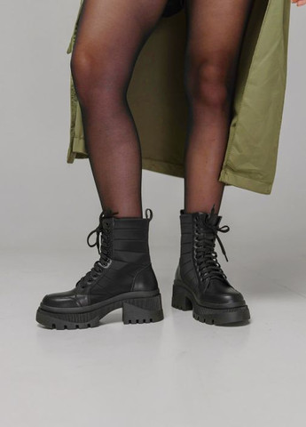 Осенние стильные женские черные ботинки на массивной подошве Villomi без декора