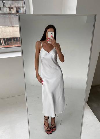 Белое повседневный платье с открытой спиной, с открытыми плечами Garna однотонное