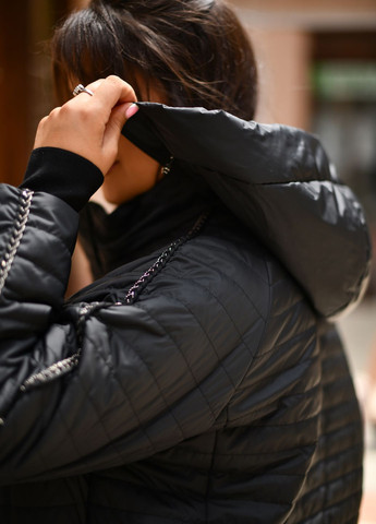 Черная демисезонная женская короткая куртка больших размеров 730642 Delfy