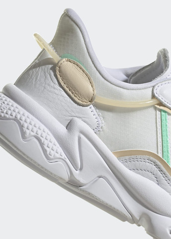 Білі всесезонні кросівки ozweego adidas