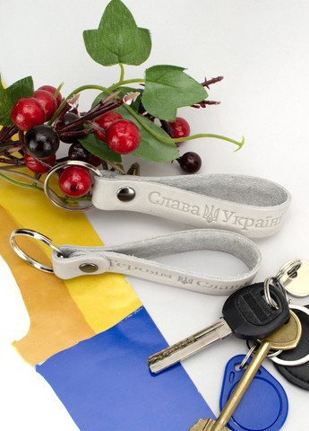 Брелок для ключей кожаный "Слава Украине" светло-серый HandyCover (263063856)