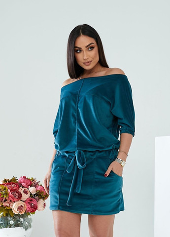 Зеленое платье велюровое LeVi