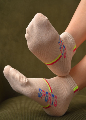 Шкарпетки жіночі спортивні бежевого кольору розмір 36-40 Let's Shop (277983307)