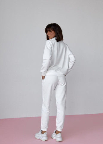 Жіночий спортивний костюм колір білий р.L 440254 New Trend (261480859)