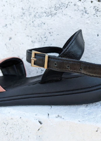 Розовые нежные кожаные розовые женские сандалии на низком ходу InFashion с ремешком