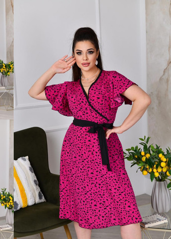 Розовое женское платье на запах с поясом цвет малина 432767 New Trend