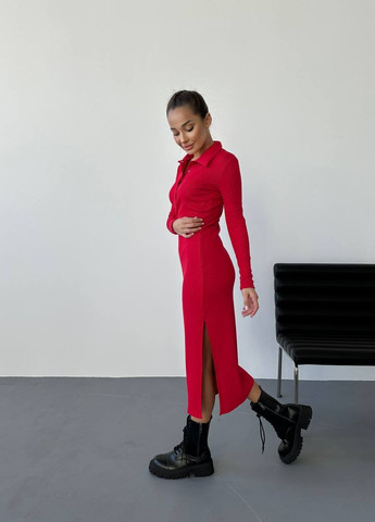 Красное кэжуал теплое платье на флисе в рубчик Vakko однотонное