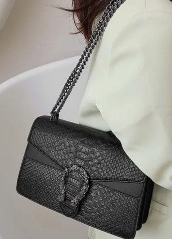 Жіноча класична сумка з залізною підковою чорна No Brand (256989665)
