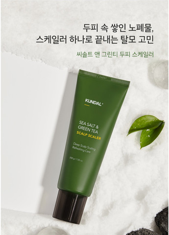 Сольовий очищаючий скраб для шкіри голови з чайним деревом Sea Salt & Green Tea Scalp Scaler Herb Mint 200 г Kundal (258297658)