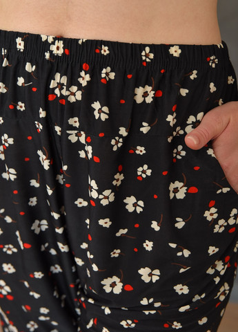 Бриджи женские батал черного цвета с цветочным принтом размер 52-54 Let's Shop (258287517)
