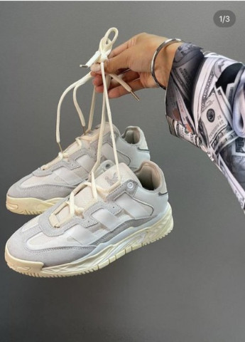 Белые демисезонные женские кроссовки, белые с бежевыми вставками adidas Niteball