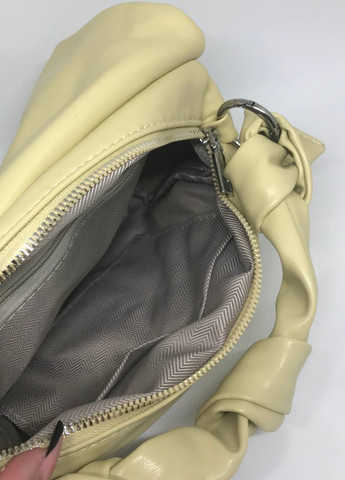 Жіноча сумочка з ремінцем колір темно жовтий 436069 New Trend (259501332)