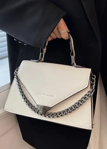 Жіноча класична сумка крос-боді з ланцюжком через плече на ремінці біла No Brand (257765350)