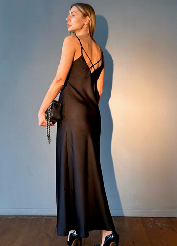 Чорна вечірня вечірня довга шовкова сукня чорна жіноча itelle однотонна