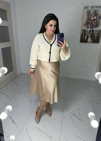 Бежевое женская шелковая юбка цвет бежевый р.46/48 444766 New Trend