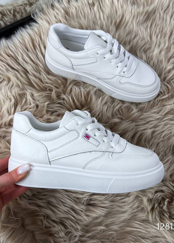 Білі осінні комфортні кросівки No Brand