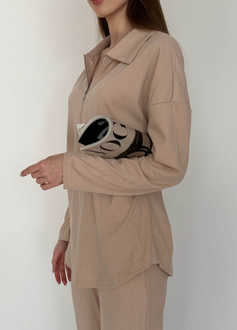 Жіночий костюм з тканини рубчик бежевого кольору Let's Shop (260941817)
