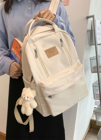 Вместительный стильный женский рюкзак / молодежный рюкзак сумка с брелком / городской стиль 2023 8815 Бежевый 66098 DobraMAMA (259262054)