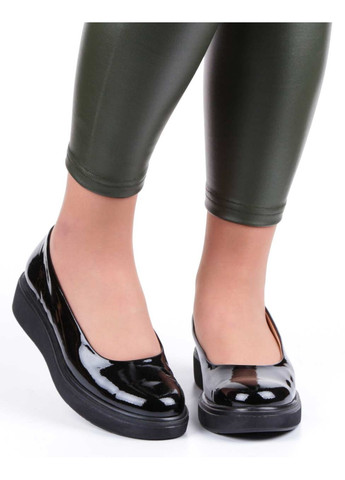Черные женские туфли на платформе - фото
