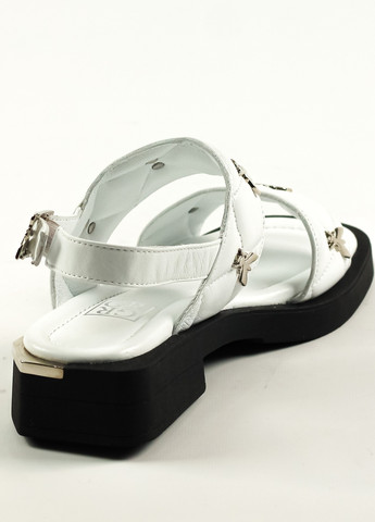 Белые босоножки на низком каблуке кожа Guero с ремешком