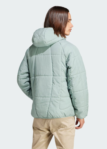 Зеленая демисезонная куртка adventure quilted puffer adidas