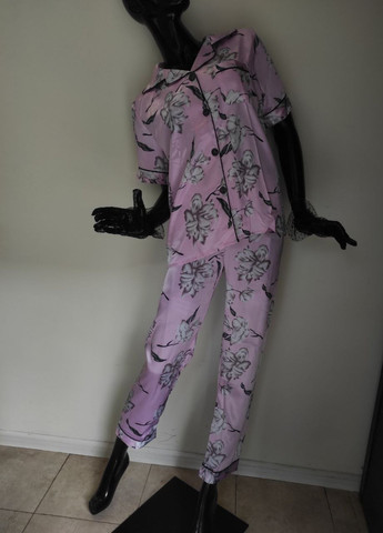 Розовая всесезон стильная атласная пижама с принтом цветов Cindylove