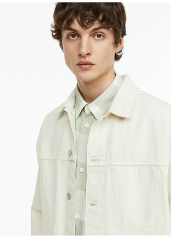 Молочна демісезонна чоловіча джинсова куртка relaxed fit (55623) s біла H&M