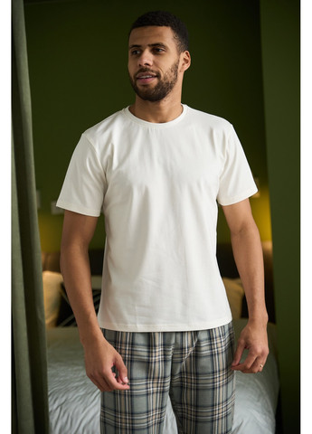 Пижама мужская футболка молочная + штаны в клетку серые Handy Wear (278076149)