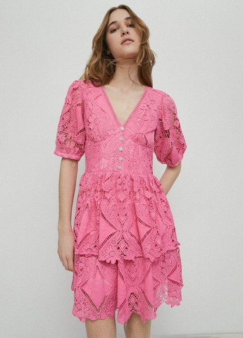 Розовое платье Warehouse