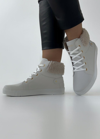Белые женские ботинки со шнурками