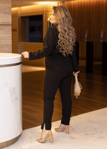Женский стильный брючный костюм из костюмной ткани средней плотности черного цвета р.48/50 374526 New Trend (257611118)