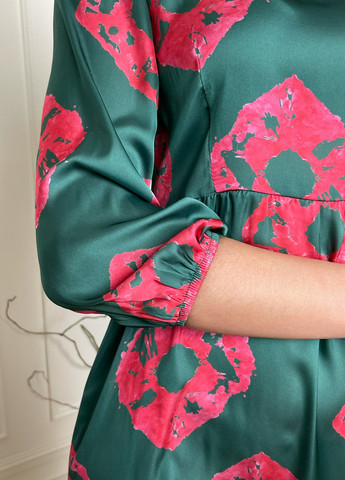 Смарагдова сукня міді дзвін BeART з абстрактним візерунком