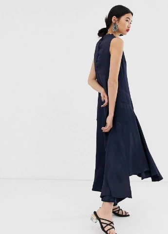 Синя сукня міді без рукавів з коміром-хомутом Asos