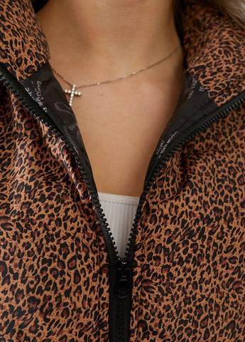 Жіноча жилетка принт леопард коричневого кольору р.42 406141 New Trend (257892912)